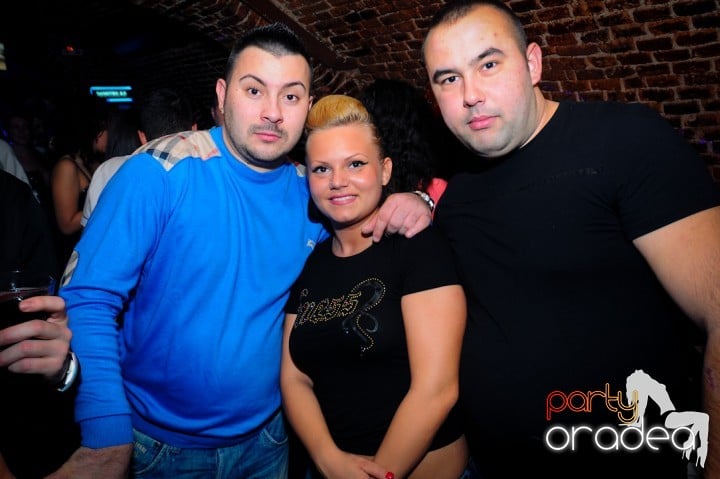 Joi seara e distracţie în Escape, 