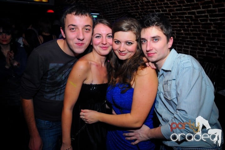 Joi seara e distracţie în Escape, 