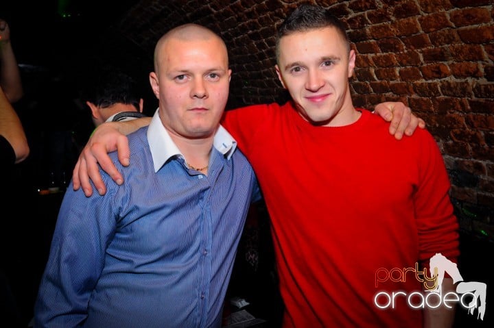 Joi seara e distracţie în Escape, 