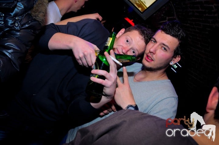 Joi seara e distracţie în Escape, 