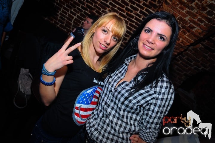 Joi seara e distracţie în Escape, 