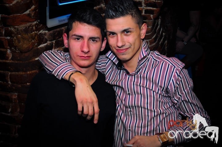 Joi seara e distracţie în Escape, 