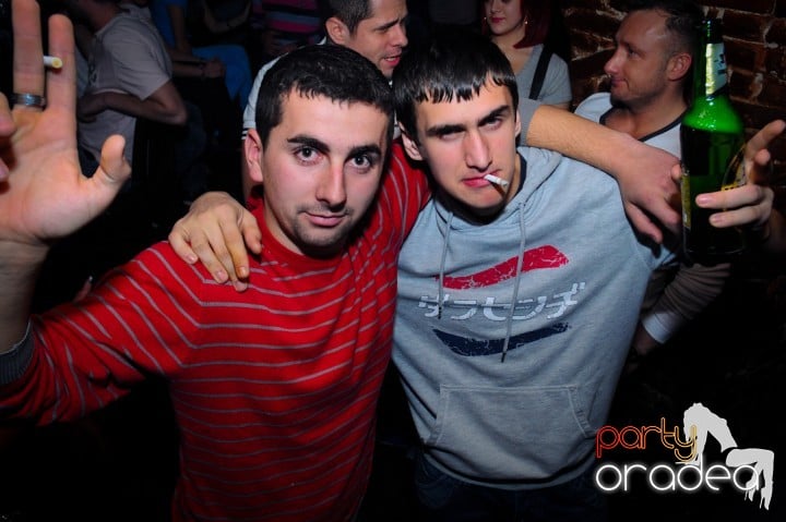 Joi seara e distracţie în Escape, 