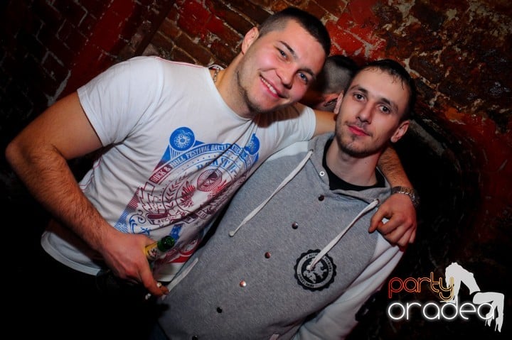 Joi seara e distracţie în Escape, 