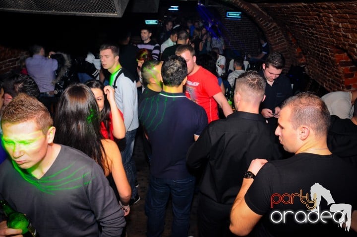 Joi seara e distracţie în Escape, 