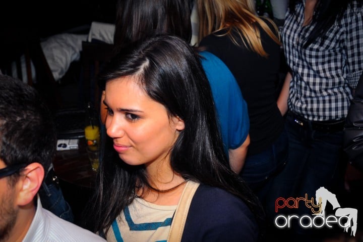 Joi seara e distracţie în Escape, 