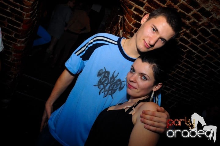 Joi seara e distracţie în Escape, 