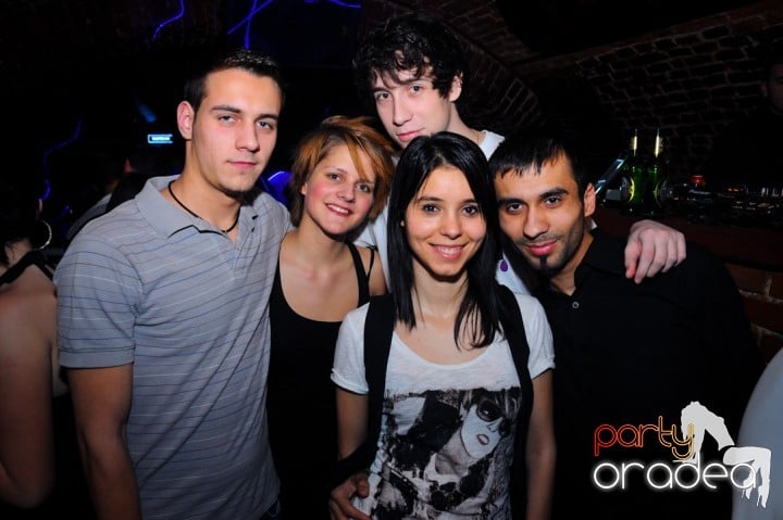 Joi seara e distracţie în Escape, 