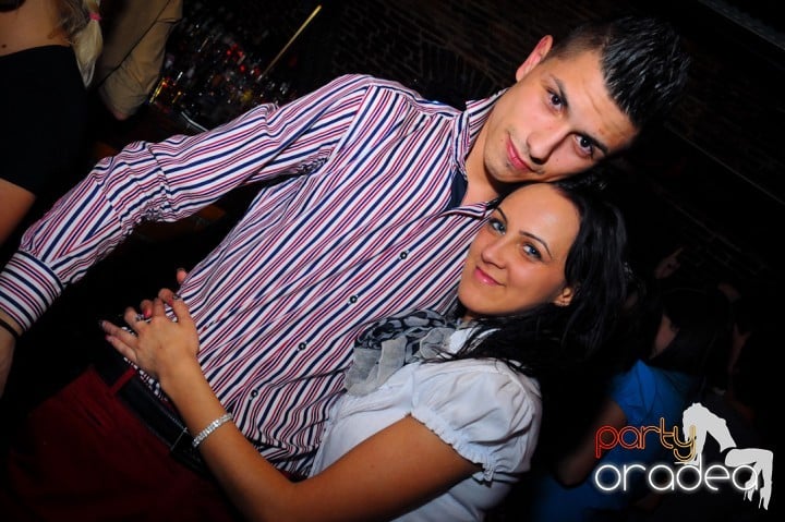 Joi seara e distracţie în Escape, 