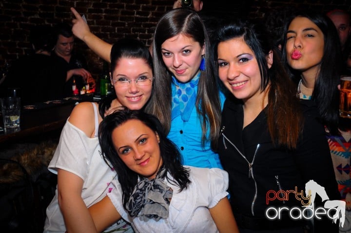 Joi seara e distracţie în Escape, 