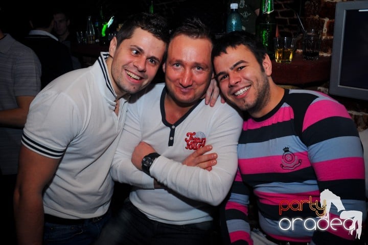 Joi seara e distracţie în Escape, 