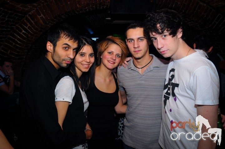 Joi seara e distracţie în Escape, 