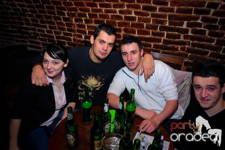 Joi seara e distracţie în Escape, 