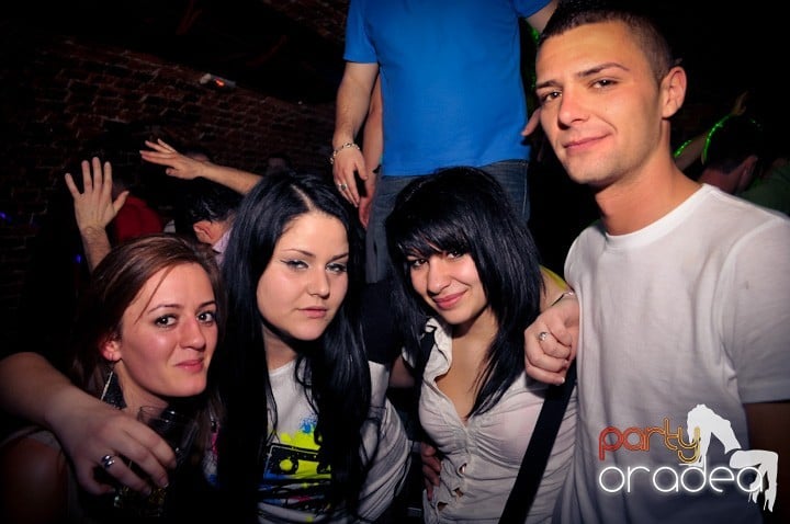 Joi seara e distracţie în Escape, 