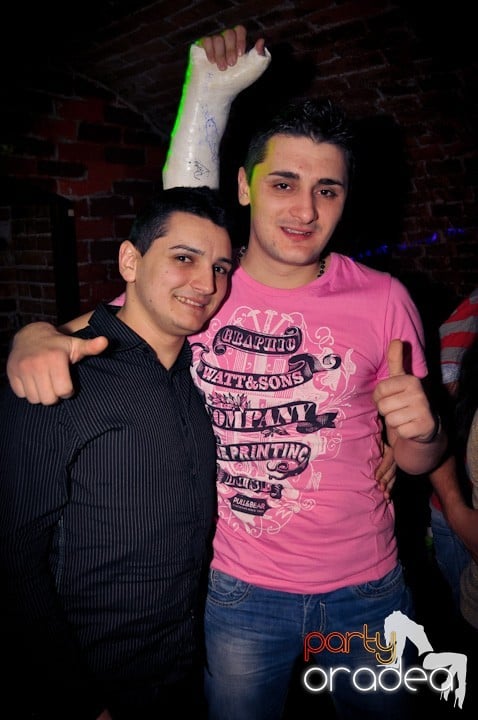 Joi seara e distracţie în Escape, 