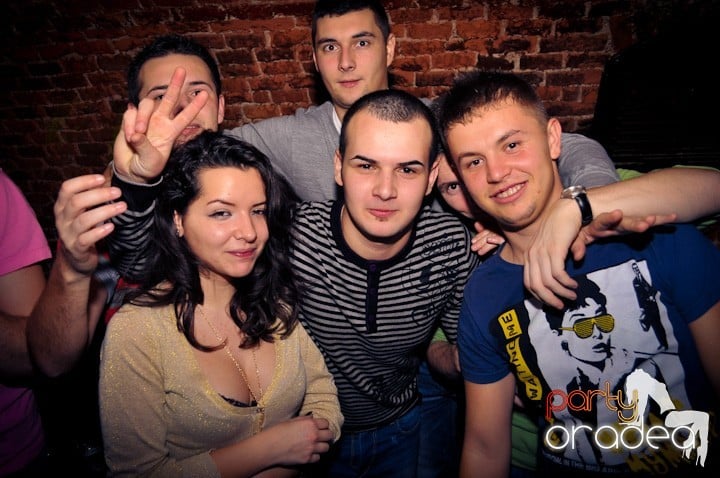 Joi seara e distracţie în Escape, 