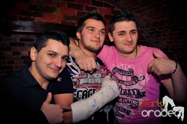 Joi seara e distracţie în Escape, 