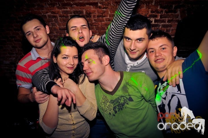 Joi seara e distracţie în Escape, 