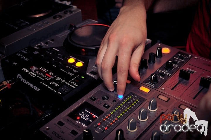 Joi seara e distracţie în Escape, 