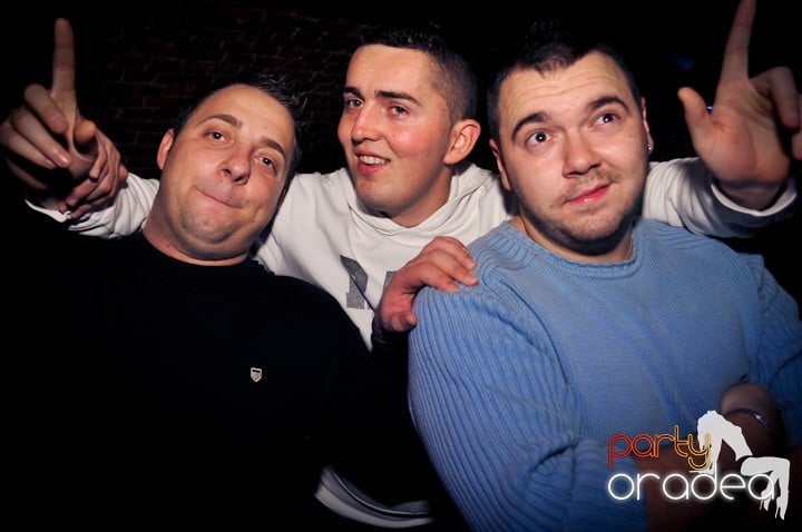 Joi seara e distracţie în Escape, 