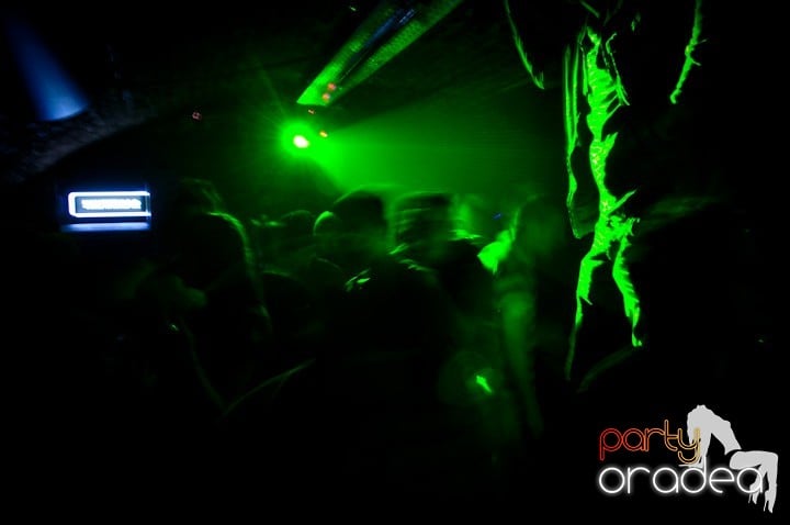 Joi seara e distracţie în Escape, 