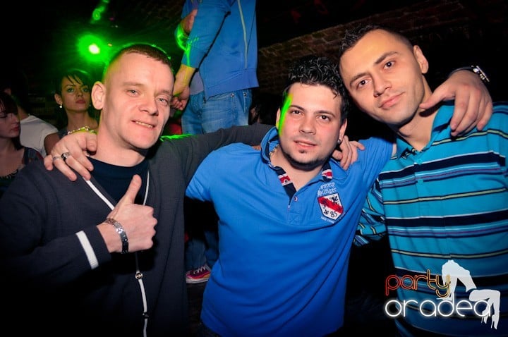 Joi seara e distracţie în Escape, 