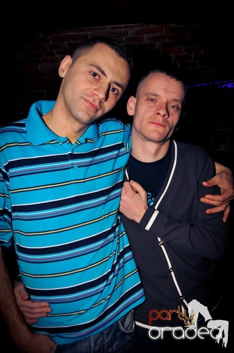 Joi seara e distracţie în Escape, 