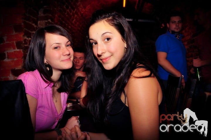 Joi seara e distracţie în Escape, 