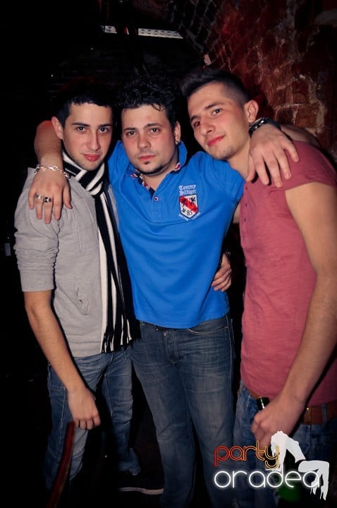 Joi seara e distracţie în Escape, 