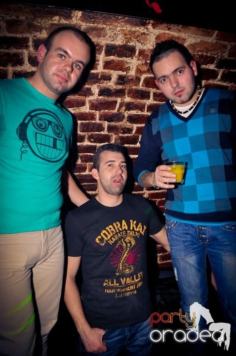 Joi seara e distracţie în Escape, 