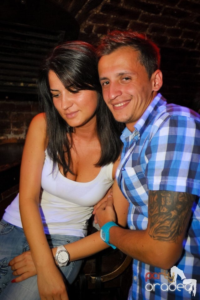 Joi seara e Holsten Party în Club Escape, 