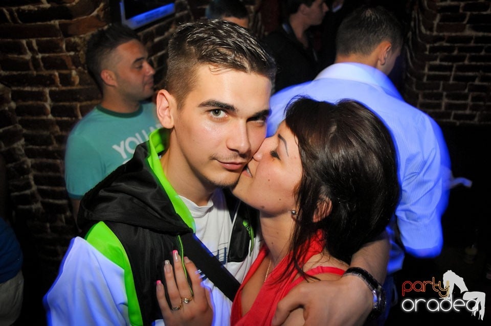 Joi seara e Holsten Party în Club Escape, 