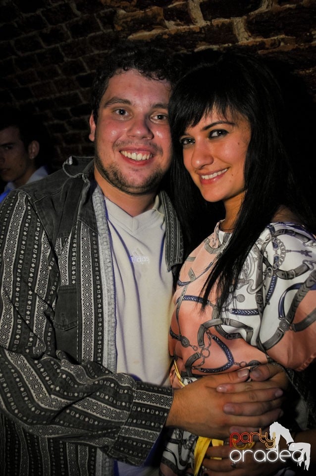 Joi seara e Holsten Party în Club Escape, 