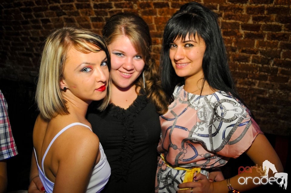 Joi seara e Holsten Party în Club Escape, 