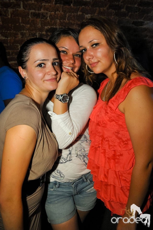 Joi seara e Holsten Party în Club Escape, 