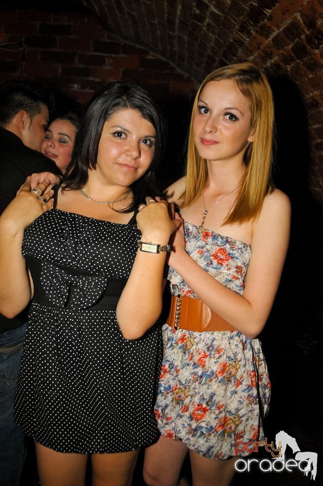 Joi seara e Holsten Party în Club Escape, 