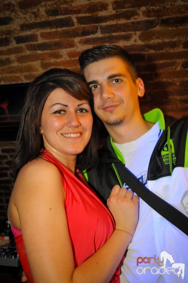 Joi seara e Holsten Party în Club Escape, 