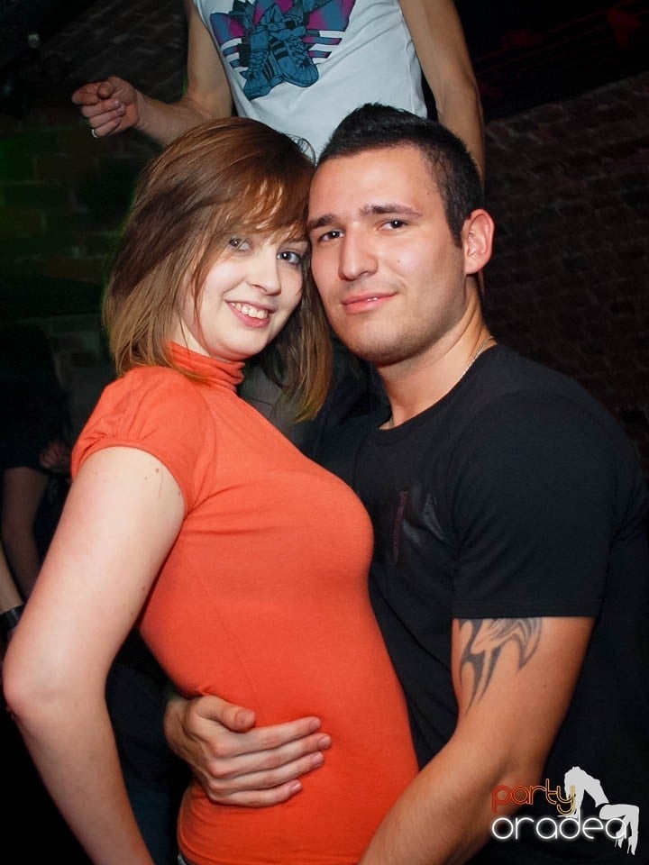 Joi seara în Club Escape, 