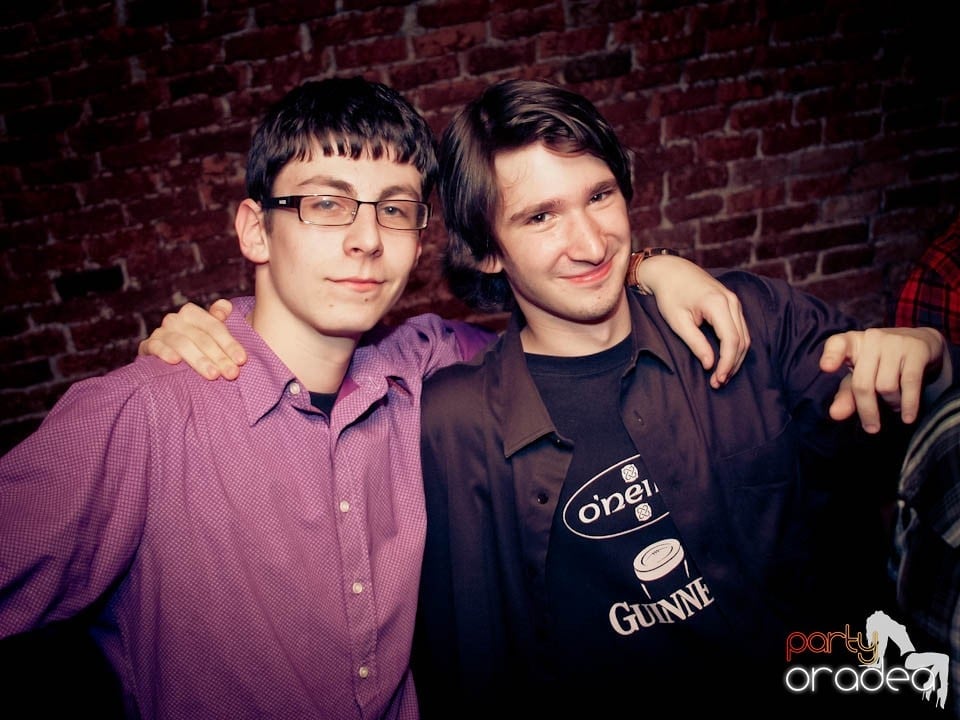 Joi seara în Club Escape, 