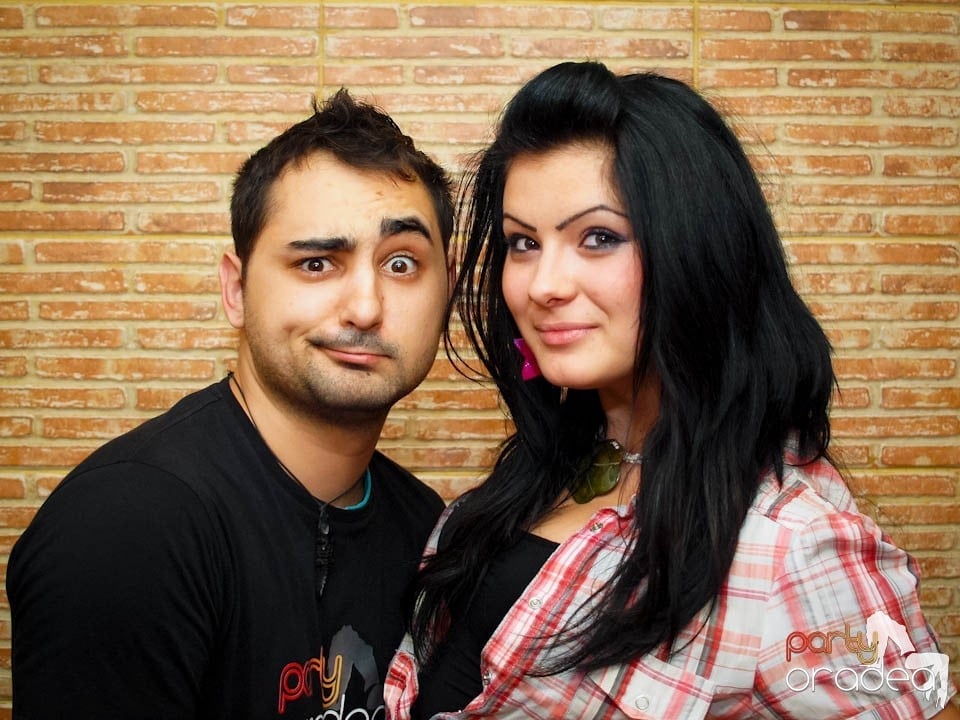 Joi seara în Club Escape, 