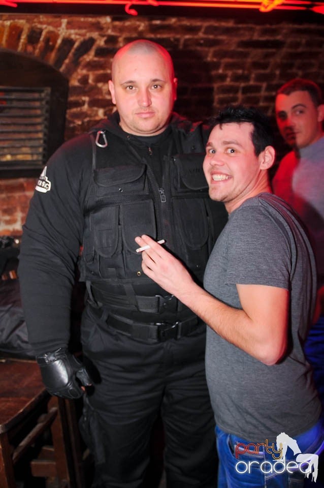 Joi seara în Escape, 