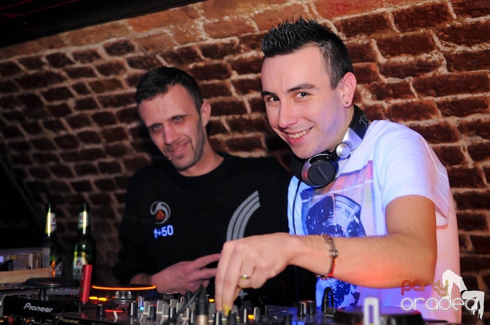 Joi seara în Escape, 