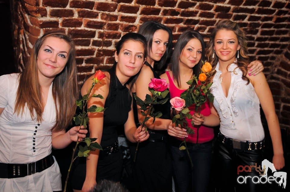 Joi seara în Escape, 