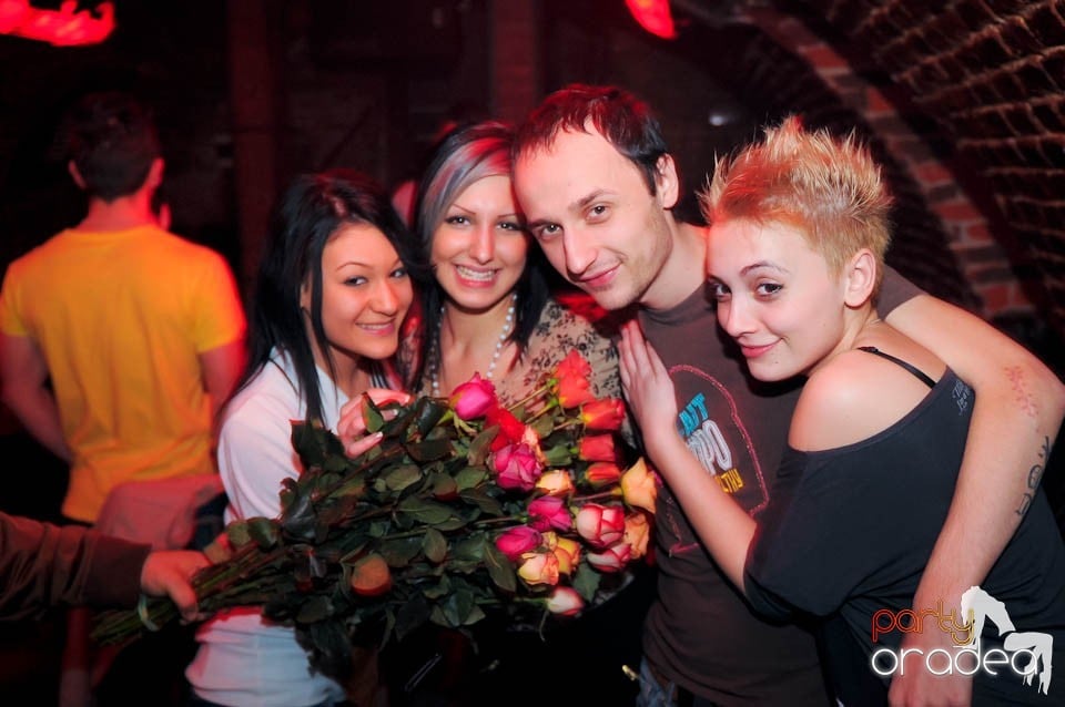 Joi seara în Escape, 