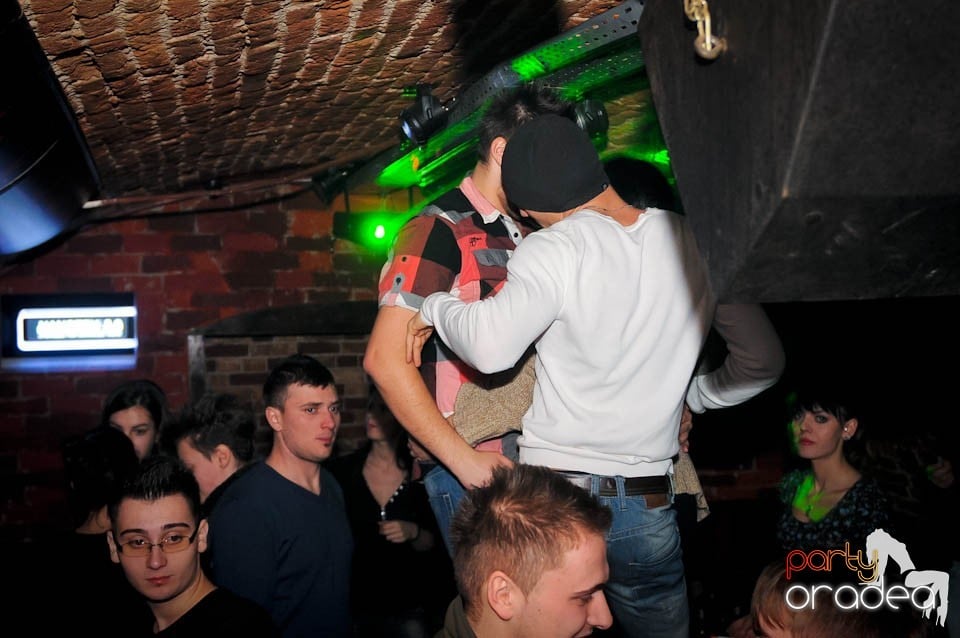 Joi seara în Escape, 