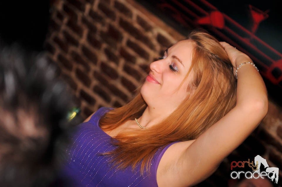 Joi seara în Escape, 