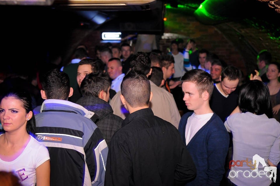 Joi seara în Escape, 