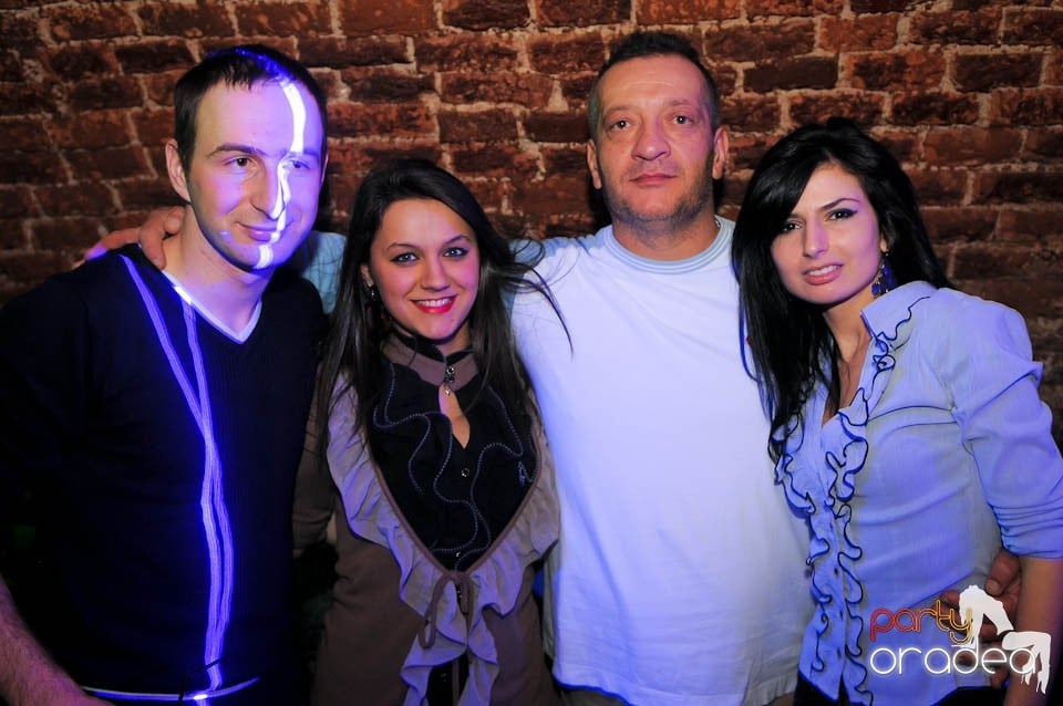 Joi seara în Escape, 