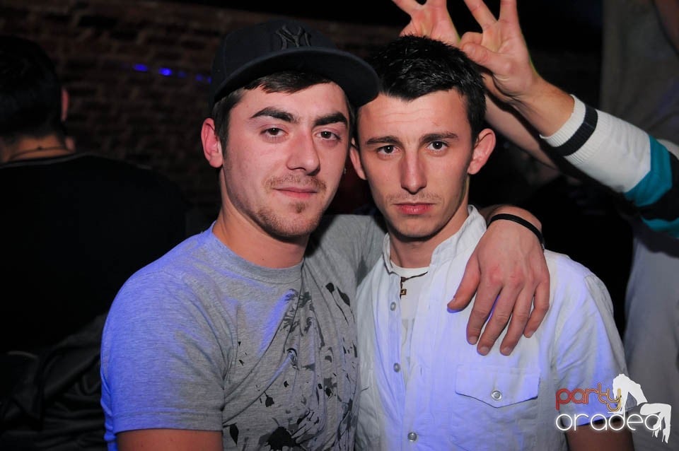 Joi seara în Escape, 