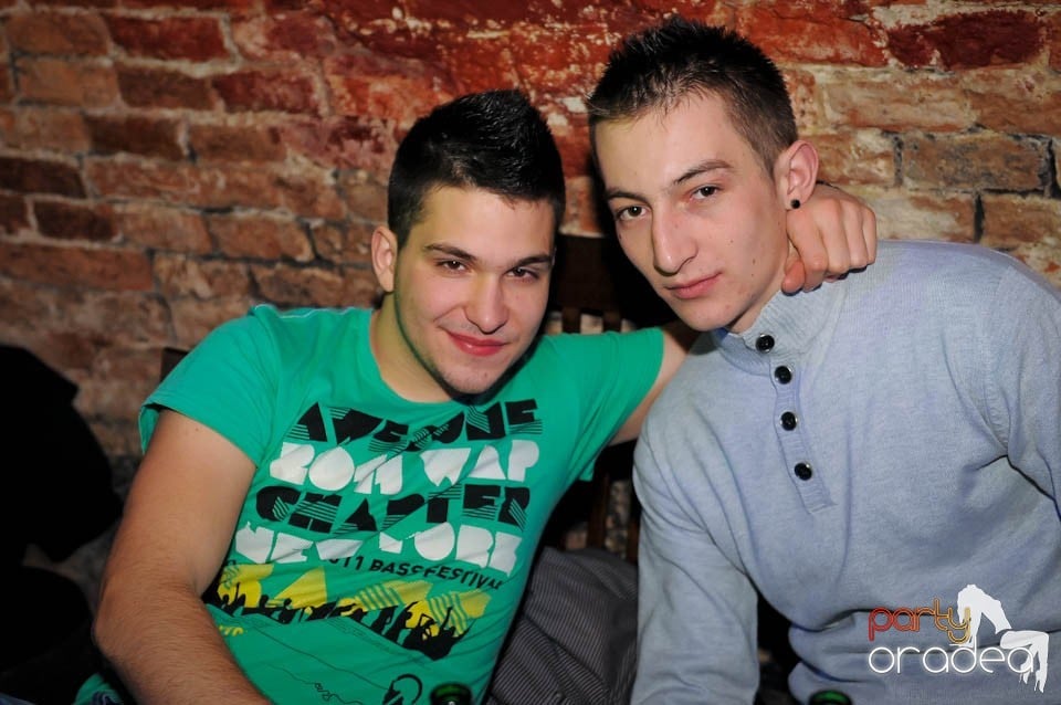 Joi seara în Escape, 